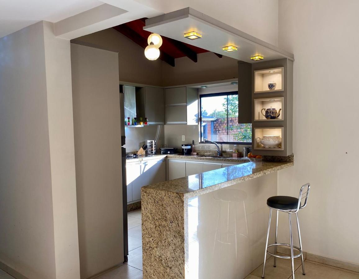 Agradable casa independiente con jardín y estacionamiento Ciudad del Este Exterior foto