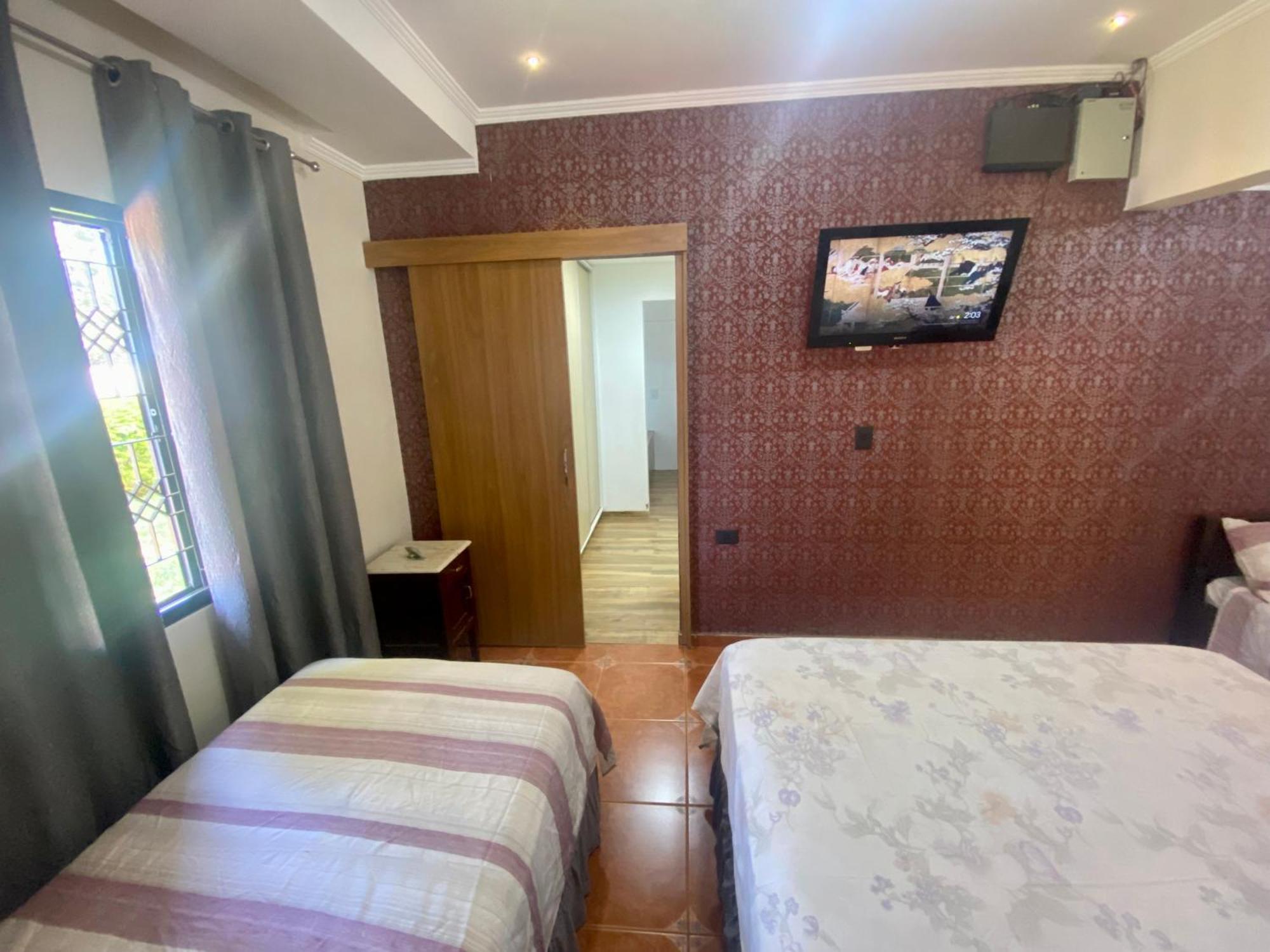 Agradable casa independiente con jardín y estacionamiento Ciudad del Este Exterior foto
